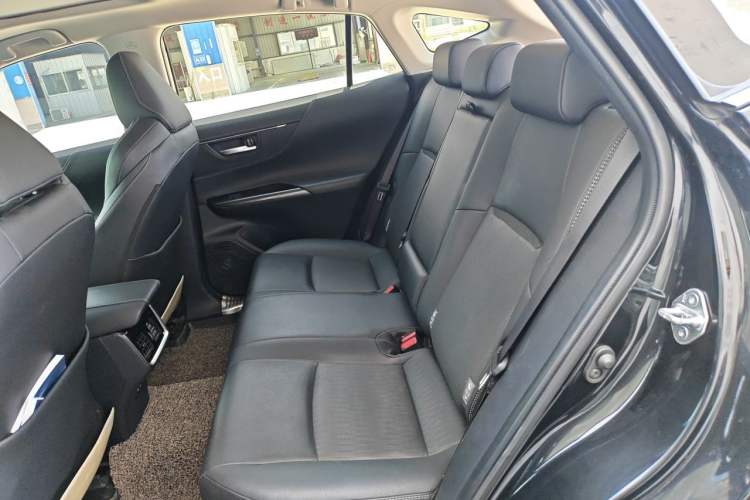 Used Toyota Venza 2023 2.0L CVT Two-Wheel Drive Prestige Version Left Rear Seat