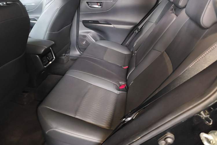 Used Toyota Venza 2023 2.5L Smart Electric Hybrid Dual-Engine Four-Wheel Drive Supreme Edition Left Rear Seat