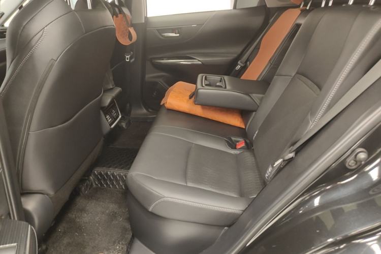 Used Toyota Venza 2023 2.5L Smart Electric Hybrid Dual-Engine Four-Wheel Drive Supreme Edition Left Rear Seat