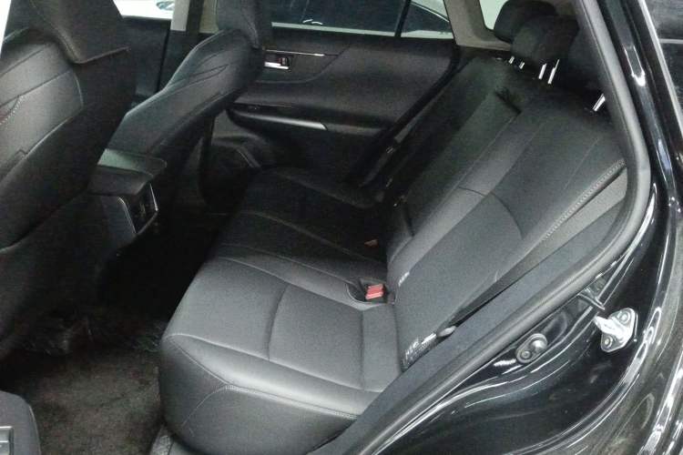 Used Toyota Venza 2023 2.0L CVT Two-Wheel Drive Luxury Edition Left Rear Seat