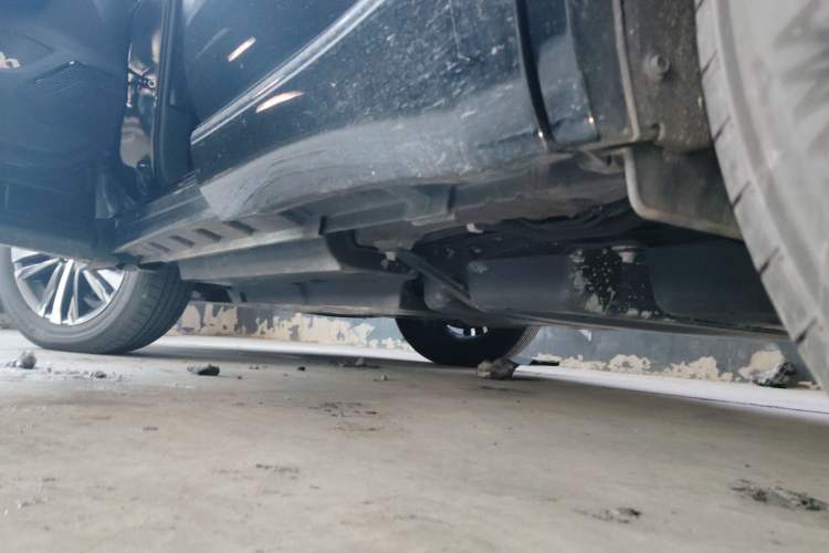 Used Toyota Venza 2023 2.5L Smart Electric Hybrid Dual-Drive Luxury Edition Left Side Sill