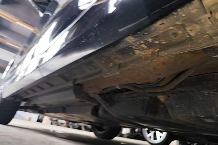 Used Toyota Venza 2023 2.5L Smart Electric Hybrid Dual-Engine Four-Wheel Drive Supreme Edition Left Side Sill