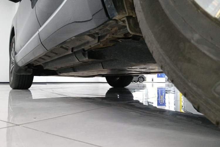 Used Toyota Venza 2023 2.0L CVT Two-Wheel Drive Luxury Edition Left Side Sill