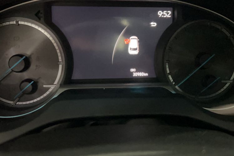 Used Toyota Venza 2023 2.5L Smart Electric Hybrid Dual-Drive Luxury Edition Odometer Close Up