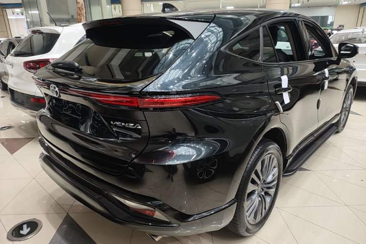 Used Toyota Venza 2023 2.0L CVT Two-Wheel Drive Luxury Edition Rear Right 45 Deg