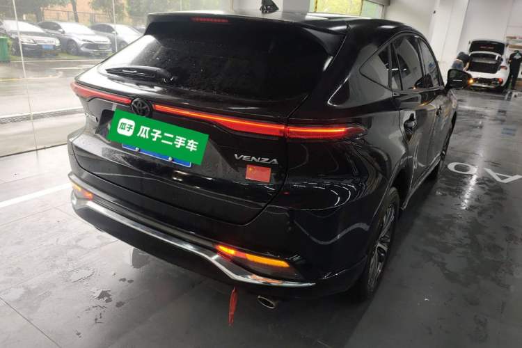 Used Toyota Venza 2023 2.0L CVT Two-Wheel Drive Luxury Edition Rear Right 45 Deg