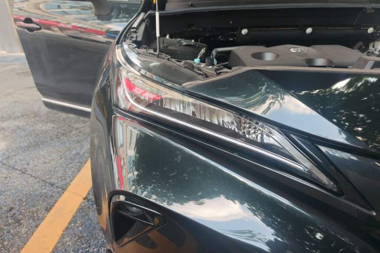 Used Toyota Venza 2023 2.0L CVT Two-Wheel Drive Luxury Edition Right Front Headlight