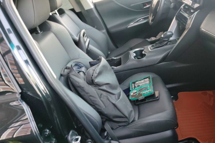 Used Toyota Venza 2023 2.5L Smart Electric Hybrid Dual-Drive Luxury Edition Right Front Seat