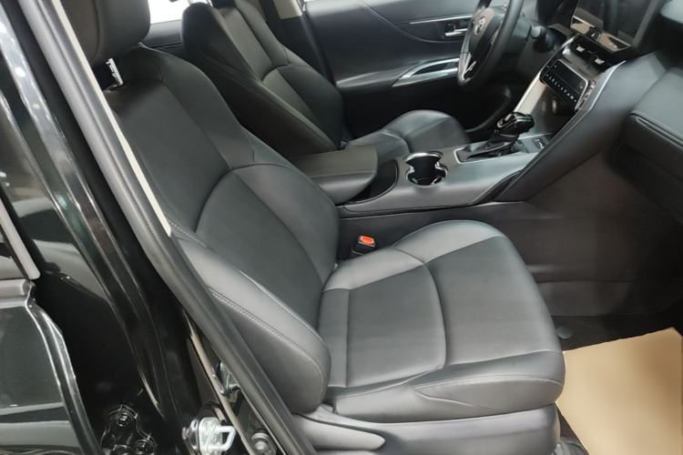 Used Toyota Venza 2023 2.0L CVT Two-Wheel Drive Luxury Edition Right Front Seat
