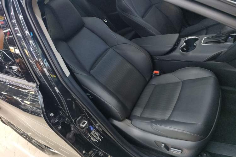 Used Toyota Venza 2023 2.5L Smart Electric Hybrid Dual-Drive Prestige Version Right Front Seat