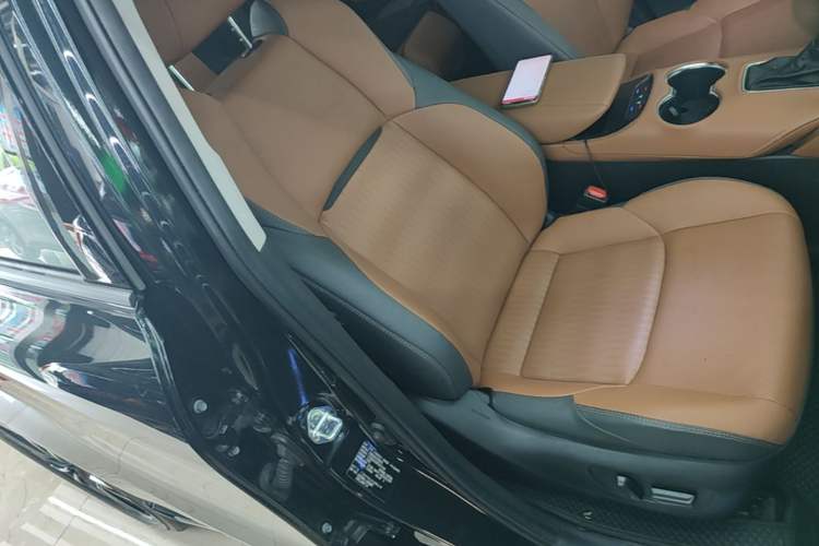Used Toyota Venza 2023 2.5L Smart Electric Hybrid Dual-Drive Prestige Version Right Front Seat