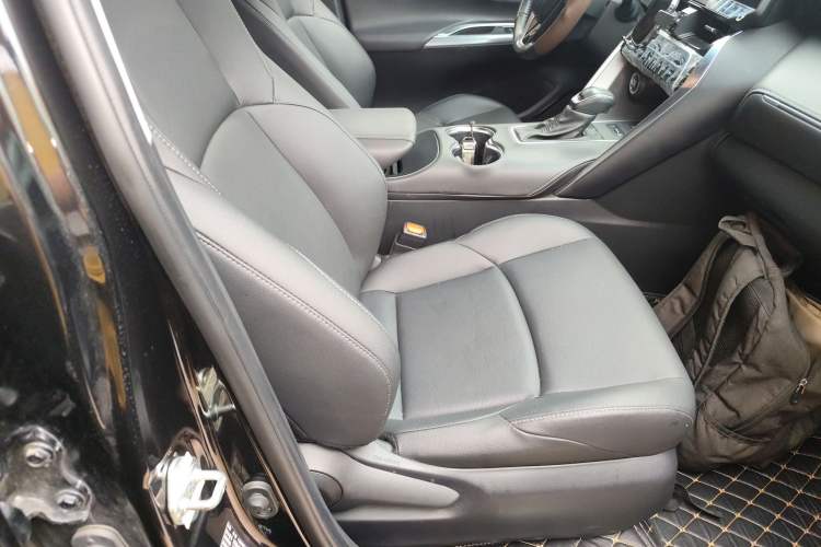 Used Toyota Venza 2023 2.0L CVT Two-Wheel Drive Luxury Edition Right Front Seat