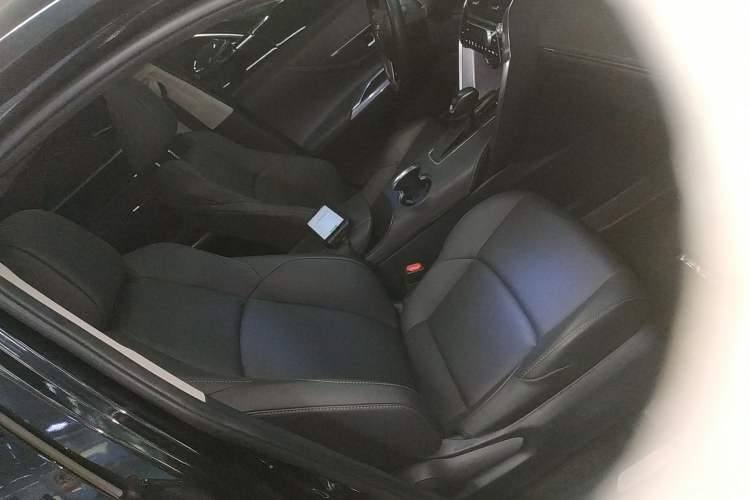 Used Toyota Venza 2023 2.0L CVT Two-Wheel Drive Luxury Edition Right Front Seat