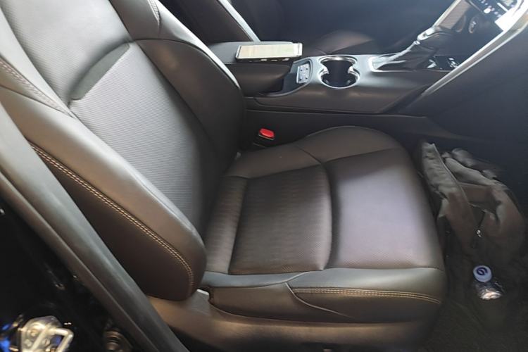 Used Toyota Venza 2023 2.5L Smart Electric Hybrid Dual-Engine Four-Wheel Drive Supreme Edition Right Front Seat