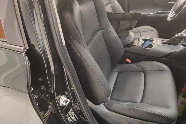 Used Toyota Venza 2023 2.5L Smart Electric Hybrid Dual-Engine Four-Wheel Drive Supreme Edition Right Front Seat