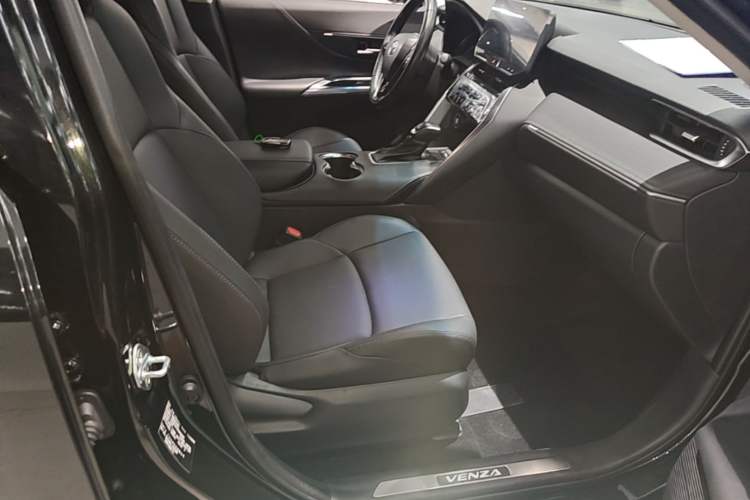 Used Toyota Venza 2023 2.0L CVT Two-Wheel Drive Luxury Edition Right Front Seat
