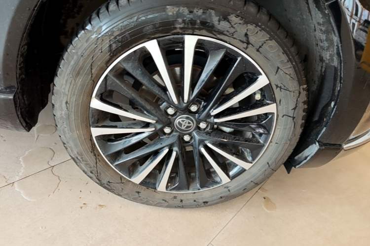 Used Toyota Venza 2023 2.0L CVT Two-Wheel Drive Prestige Version Right Front Wheel Hub