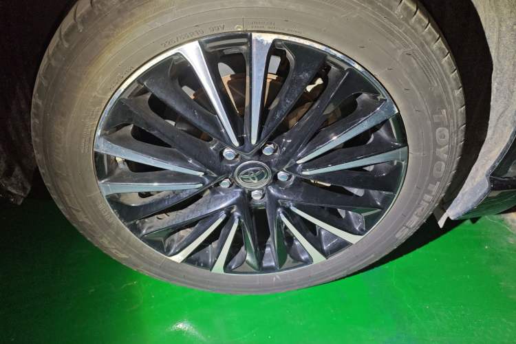 Used Toyota Venza 2023 2.0L CVT Two-Wheel Drive Prestige Version Right Front Wheel Hub