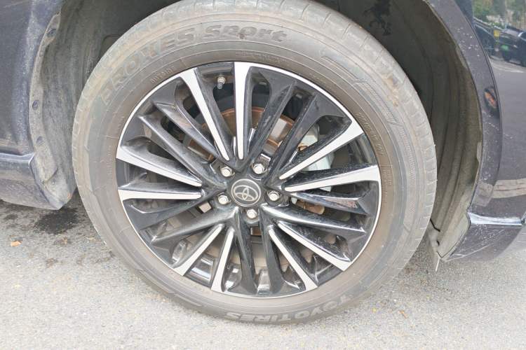 Used Toyota Venza 2023 2.0L CVT Two-Wheel Drive Prestige Version Right Front Wheel Hub