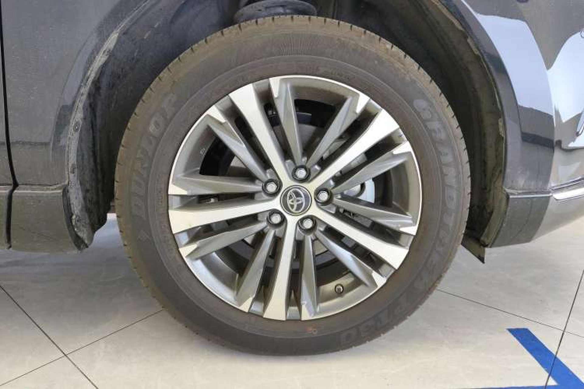 Used Toyota Venza 2023 2.0L CVT Two-Wheel Drive Luxury Edition Right Front Wheel Hub
