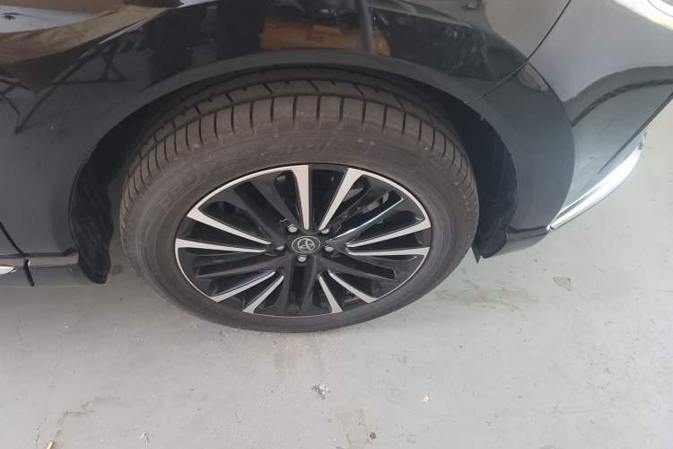 Used Toyota Venza 2023 2.5L Smart Electric Hybrid Dual-Drive Prestige Version Right Front Wheel Hub