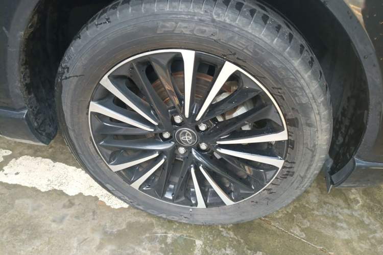 Used Toyota Venza 2023 2.0L CVT Two-Wheel Drive Prestige Version Right Front Wheel Hub