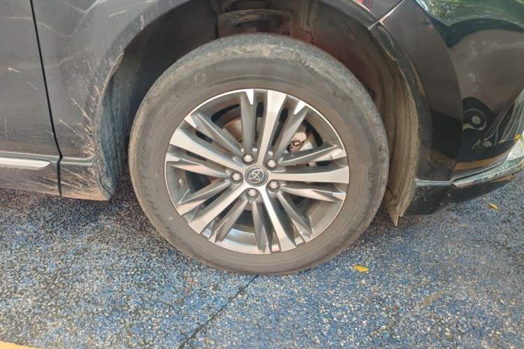 Used Toyota Venza 2023 2.0L CVT Two-Wheel Drive Luxury Edition Right Front Wheel Hub