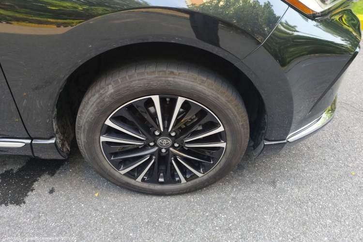 Used Toyota Venza 2023 2.5L Smart Electric Hybrid Dual-Drive Prestige Version Right Front Wheel Hub