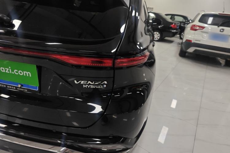 Used Toyota Venza 2023 2.5L Smart Electric Hybrid Dual-Drive Prestige Version Right Rear Taillight