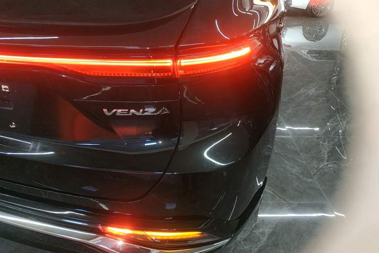 Used Toyota Venza 2023 2.0L CVT Two-Wheel Drive Luxury Edition Right Rear Taillight