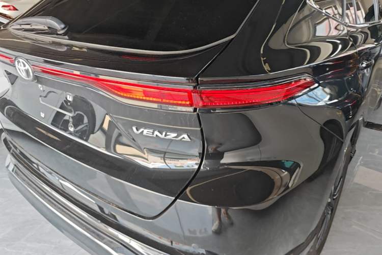 Used Toyota Venza 2023 2.0L CVT Two-Wheel Drive Prestige Version Right Rear Taillight