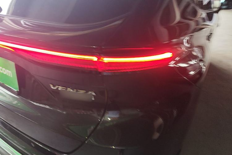 Used Toyota Venza 2023 2.5L Smart Electric Hybrid Dual-Engine Four-Wheel Drive Supreme Edition Right Rear Taillight