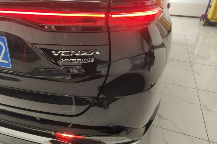 Used Toyota Venza 2023 2.5L Smart Electric Hybrid Dual-Engine Four-Wheel Drive Supreme Edition Right Rear Taillight