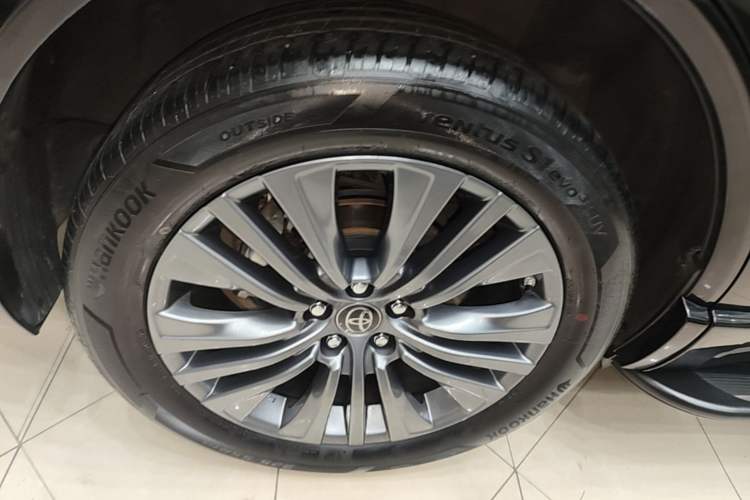 Used Toyota Venza 2023 2.0L CVT Two-Wheel Drive Luxury Edition Right Rear Wheel Hub