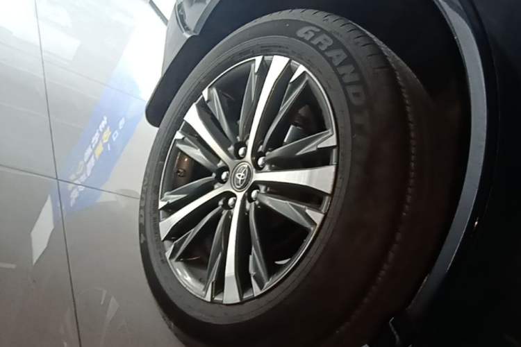 Used Toyota Venza 2023 2.0L CVT Two-Wheel Drive Luxury Edition Right Rear Wheel Hub