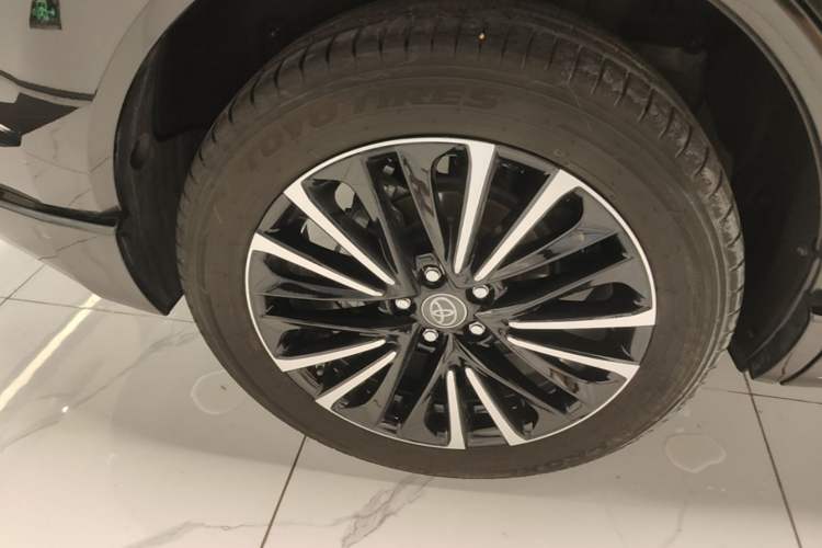 Used Toyota Venza 2023 2.5L Smart Electric Hybrid Dual-Engine Four-Wheel Drive Supreme Edition Right Rear Wheel Hub