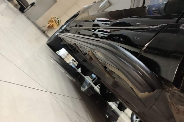 Used Toyota Venza 2023 2.0L CVT Two-Wheel Drive Luxury Edition Right Side Sill