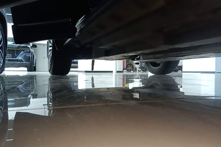 Used Toyota Venza 2023 2.0L CVT Two-Wheel Drive Luxury Edition Right Side Sill