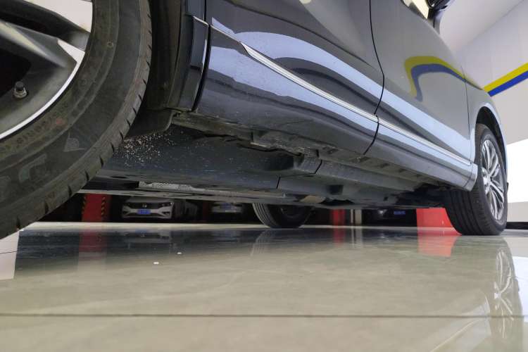 Used Toyota Venza 2023 2.0L CVT Two-Wheel Drive Luxury Edition Right Side Sill