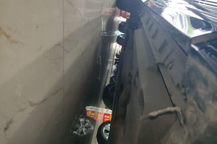 Used Toyota Venza 2023 2.5L Smart Electric Hybrid Dual-Drive Prestige Version Right Side Sill