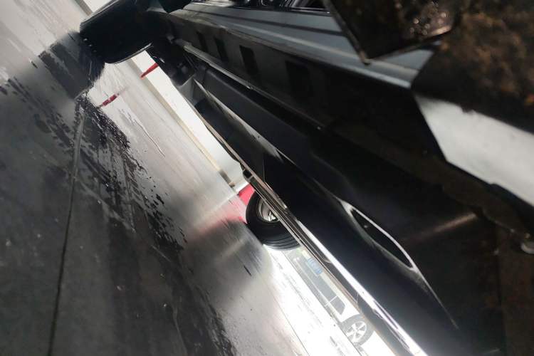 Used Toyota Venza 2023 2.0L CVT Two-Wheel Drive Luxury Edition Right Side Sill