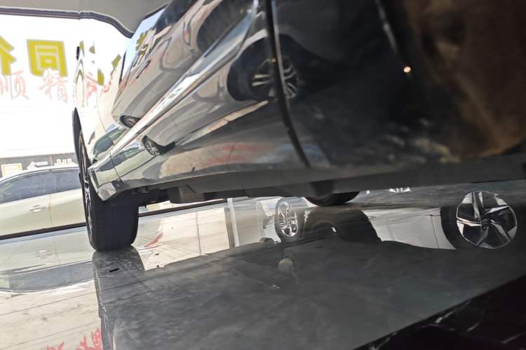 Used Toyota Venza 2023 2.0L CVT Two-Wheel Drive Prestige Version Right Side Sill