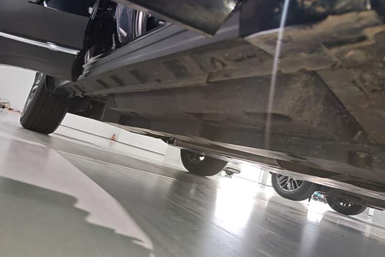 Used Toyota Venza 2023 2.0L CVT Two-Wheel Drive Luxury Edition Right Side Sill