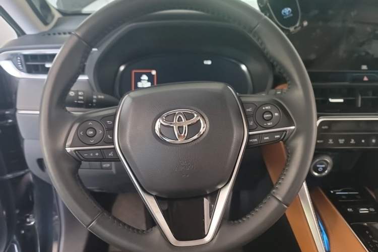 Used Toyota Venza 2023 2.5L Smart Electric Hybrid Dual-Drive Prestige Version Steering Wheel