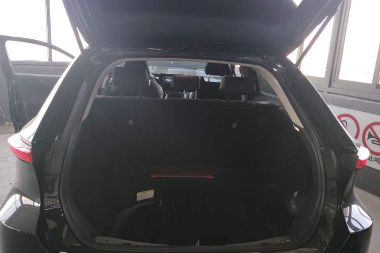 Used Toyota Venza 2023 2.5L Smart Electric Hybrid Dual-Drive Luxury Edition Trunk