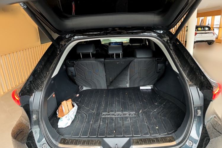 Used Toyota Venza 2023 2.0L CVT Two-Wheel Drive Prestige Version Trunk