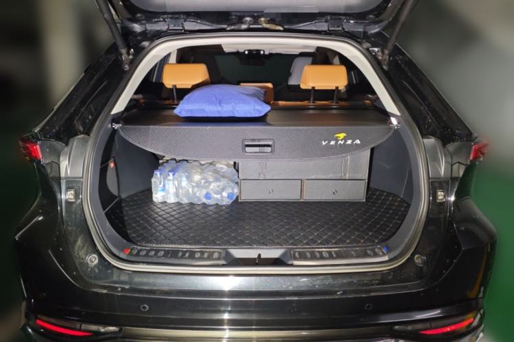 Used Toyota Venza 2023 2.0L CVT Two-Wheel Drive Prestige Version Trunk