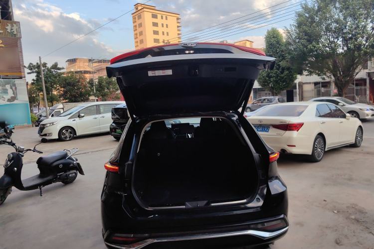 Used Toyota Venza 2023 2.0L CVT Two-Wheel Drive Prestige Version Trunk