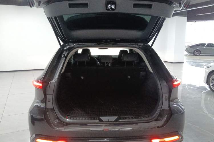 Used Toyota Venza 2023 2.0L CVT Two-Wheel Drive Luxury Edition Trunk