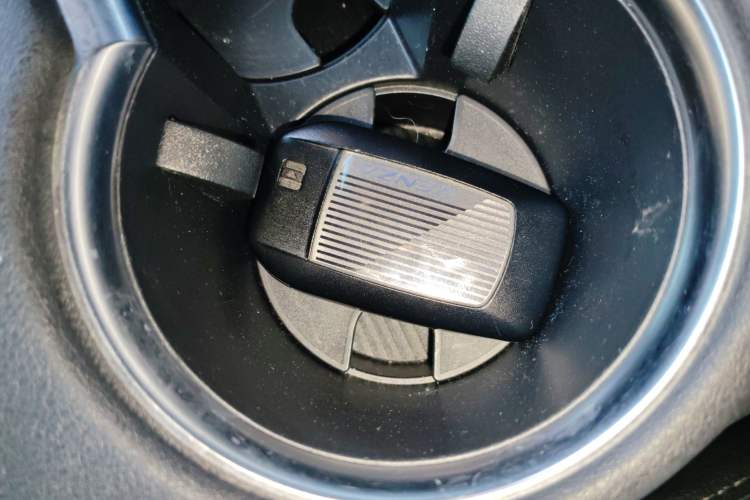 Used Toyota Venza 2023 2.5L Smart Electric Hybrid Dual-Drive Luxury Edition Vehicle Key
